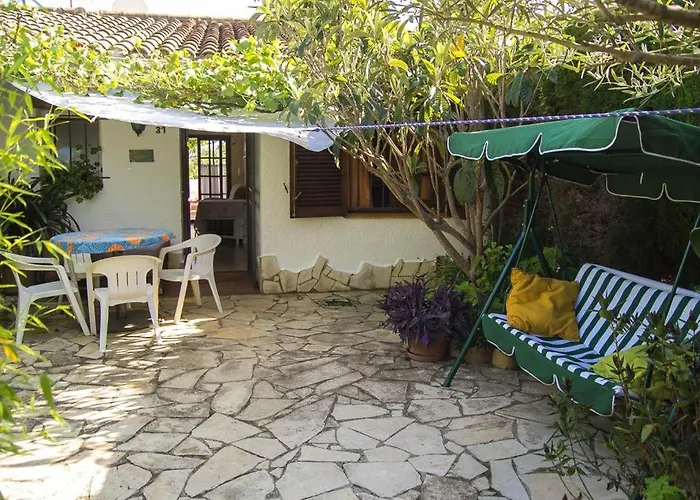 Casita Blanca Con Fibra Optica Y Piscina Cominutaria