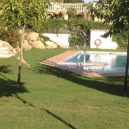 Casita Blanca Con Fibra Optica Y Piscina Cominutaria *