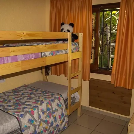 Casita Blanca Con Fibra Optica Y Piscina Cominutaria