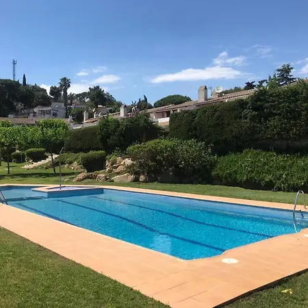 Casita Blanca Con Fibra Optica Y Piscina Cominutaria Holiday home *